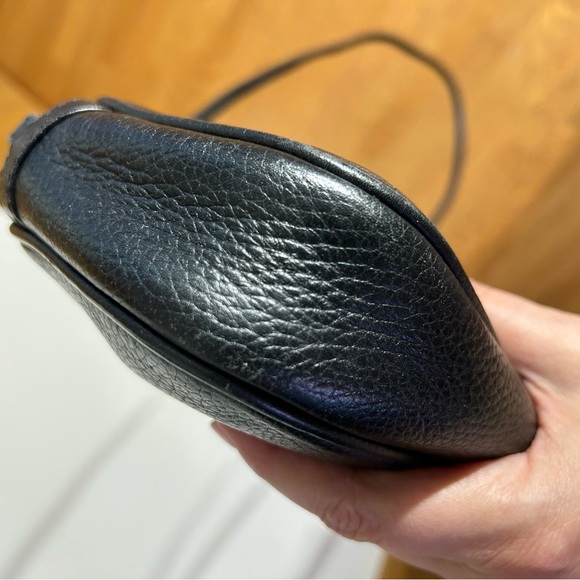 Vintage Fendi Black Crossbody Bag with Gold Detail - Picture 9 of 10